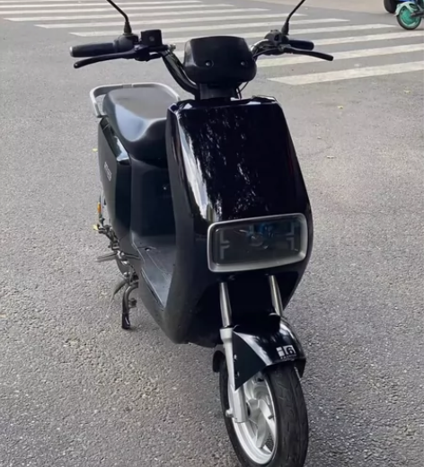 雅迪冠能小飞象顶配,TTFAR400瓦电机...