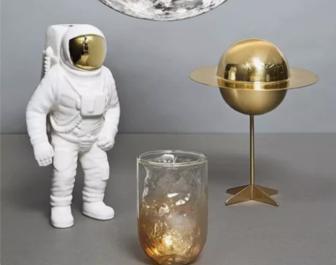 北欧太空人摆件宇航员陶瓷花瓶创意装饰花器样...