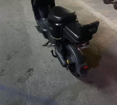 九成新新日电动车 裸车 999 配48V...