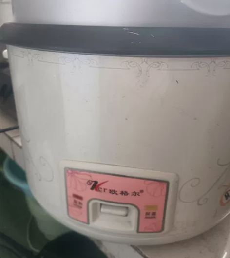 电饭煲两口,餐厅用,家庭人多可用 感兴趣的...