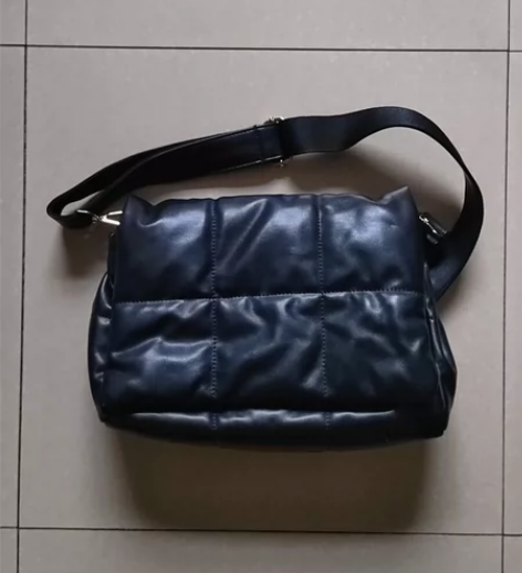 家中包包太多背不过来,闲置大包,内里容量大...