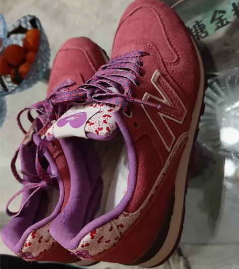 新百伦女鞋,37码,纯皮的 感兴趣的话点“...
