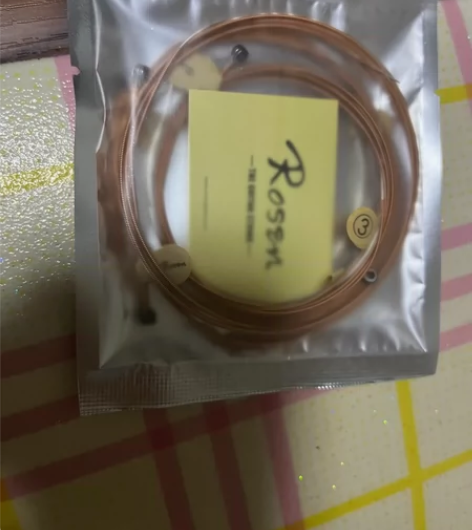 吉他弦一弦到六弦,全新未拆封 感兴趣的话点...