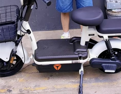 出自用雅迪电动车小钢炮小型轻便电动自行车48v/12ah铅酸... 出自用雅迪电动车小钢炮小型轻便电动自行车48v/12ah铅酸...