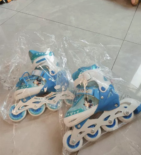 闲置两双滑冰鞋,粉色70元,蓝色50,两双...