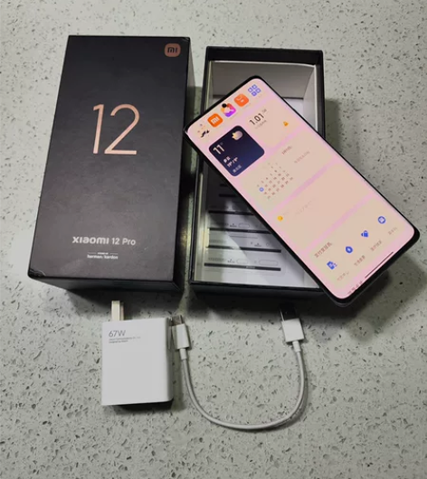 小米12 pro 8+128G,9层新。骁...