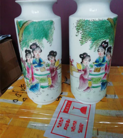 粉彩人物故事花瓶一对，全品无磕无裂，尺寸如...
