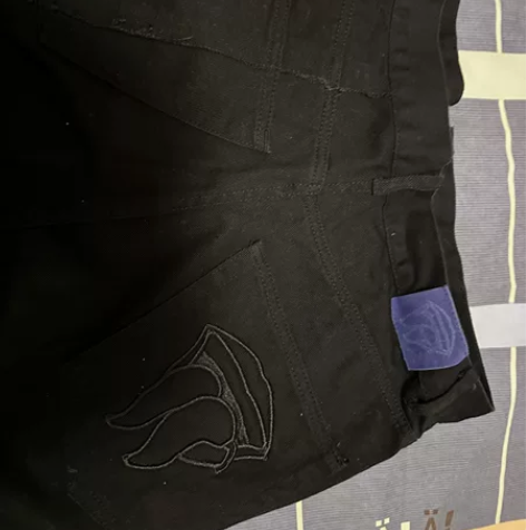 出一条lilwet阔腿破洞牛仔裤便宜出送香...