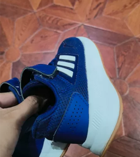 阿迪儿童鞋,尺码9k,适合脚长155,只在...