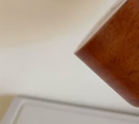 尤克里里买了没弹过,送变调夹和调音器。没有...