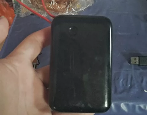 倍思充电宝全都正常使用,充一次电可以充4到...