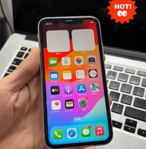 女大学自用的iPhoneXr128g白色备...