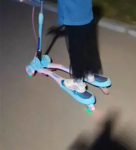 迪斯尼剪刀车，8辰新功能正常，无坏，诚心买...