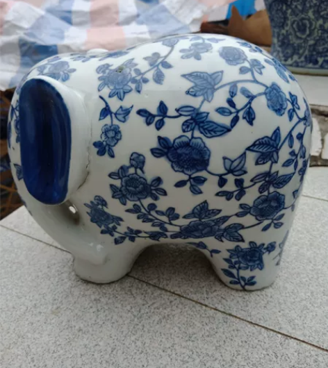 大象青花瓷大象摆件，两个包邮轻微瑕疵 感兴...