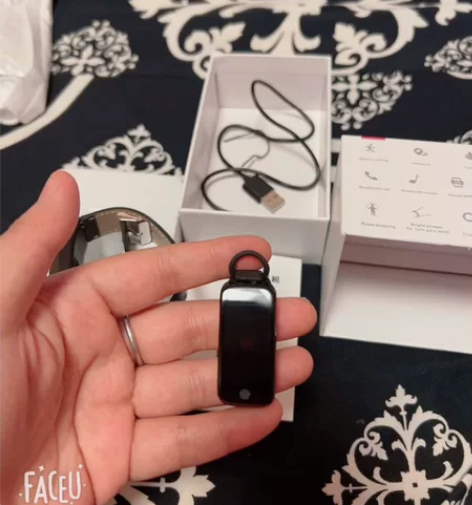 中的福袋（夏新品牌运动耳机手环）（拆封未用...