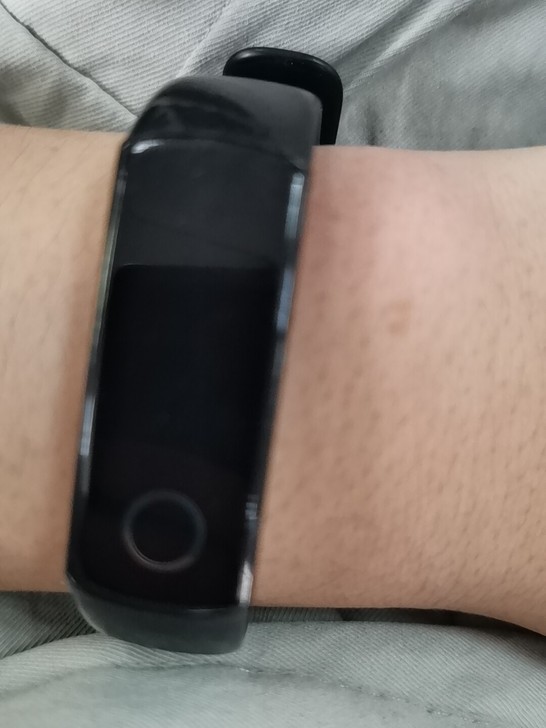 慢出荣耀手环5nfc版,自己使用一切完美,...