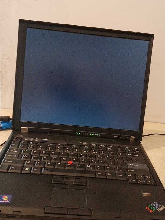 联想ThinkPad 大学时买的,毕业不用了
