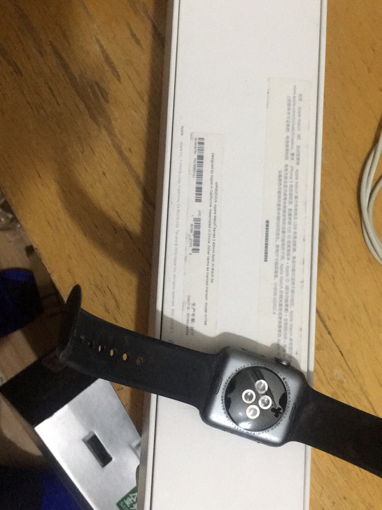 苹果手表2代,42mm,自用的,屏幕摔坏了...