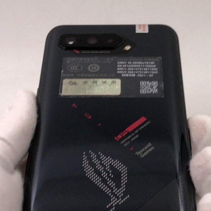 95新 华硕 ROG 游戏手机5 8G+1...
