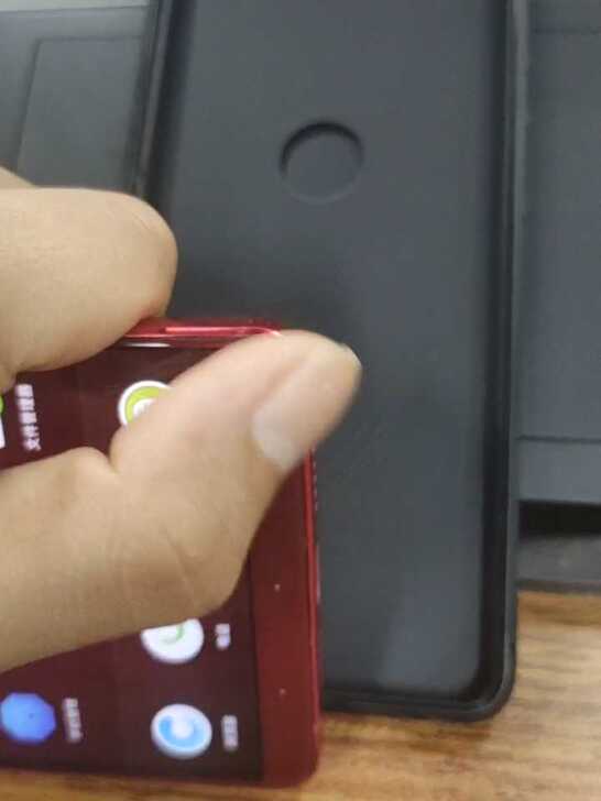 坚果pro2S 整机比较新,右下角有出小伤...