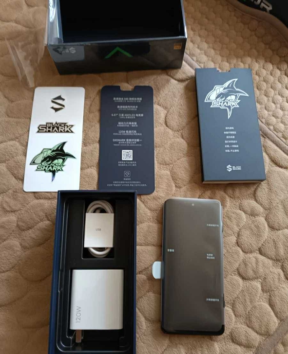 黑鲨4pro墨海黑 12+256黑色全套出了