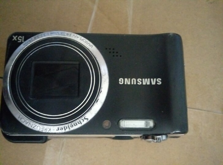 三星wB650相机,这款相机自带 GPS地...