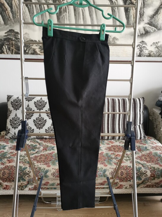 老式女西裤，腰围68cm，裤长98cm。侧...