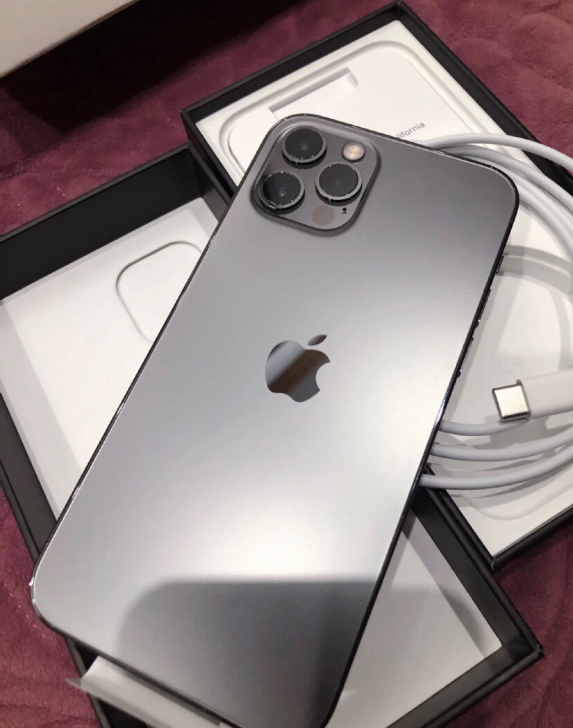 iPhone 12pro石墨色自用，还在保