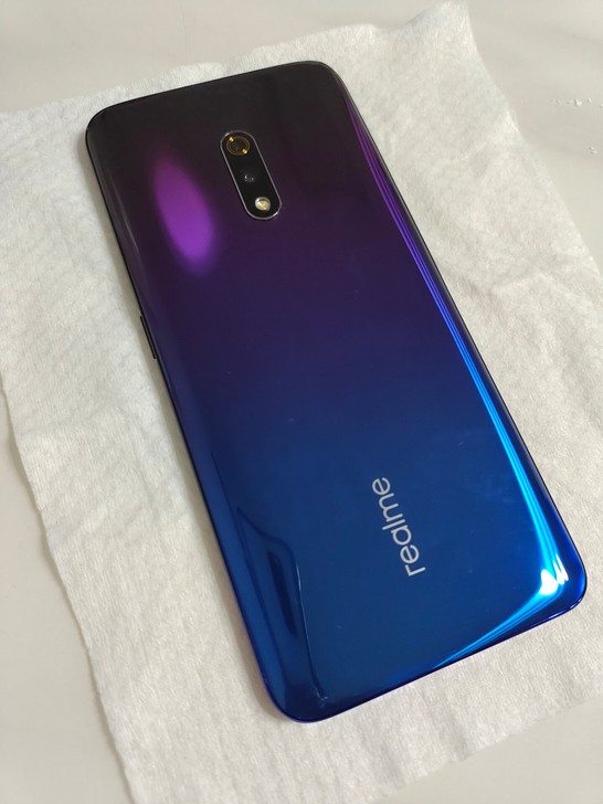 realme x手机，4+64，屏幕有划痕...