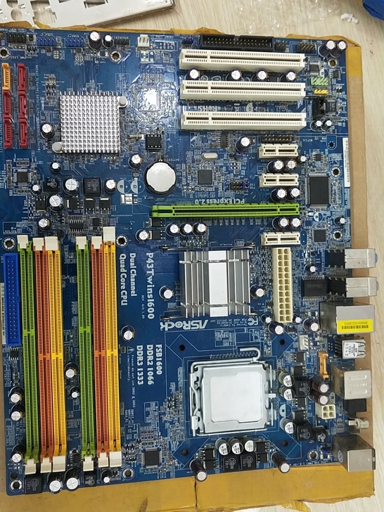 九新华擎P43twins1600电脑主板,...