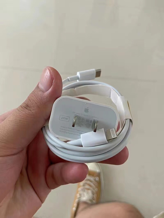 闲置转让  苹果20Wpd快充头pd数据线...