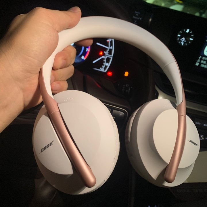 BOSE耳机是属于一种高档耳机,音质表现的...