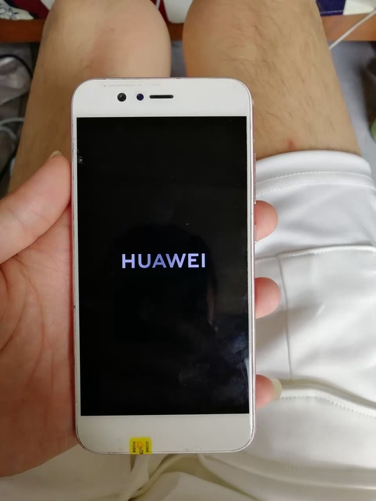 华为 nova2 实体店买的.4+64配置...
