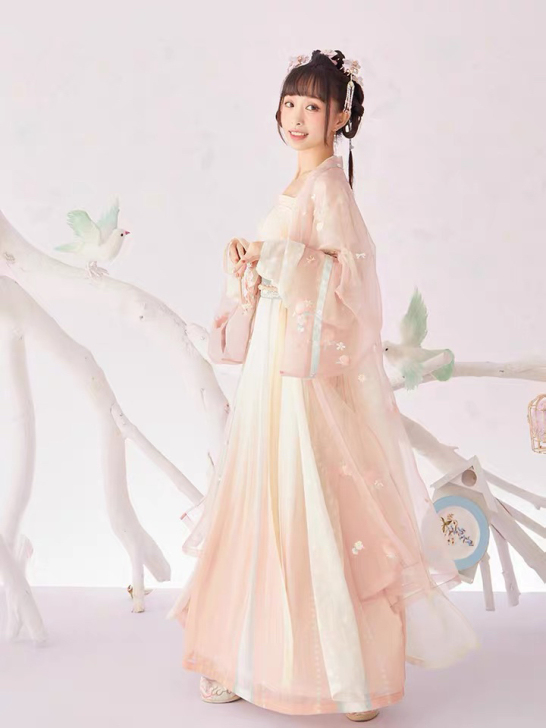 【正版汉服出租体验)十三余小豆蔻儿宋制白桃...