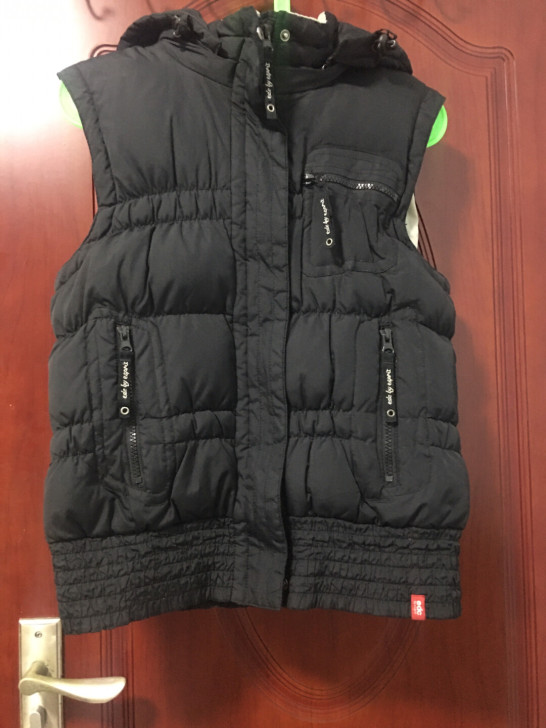 adc正品女式黑色背心短款带帽羽绒服,正品...