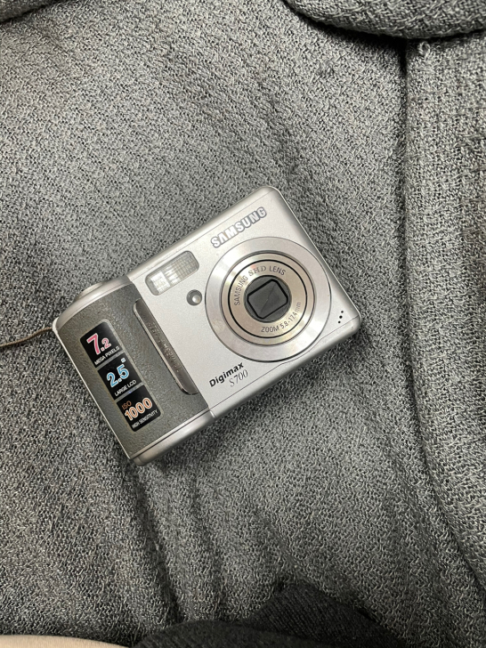 三星S700