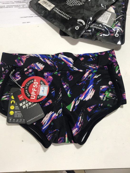 实体店清仓甩卖游泳装备高级女游泳短裤平角分...