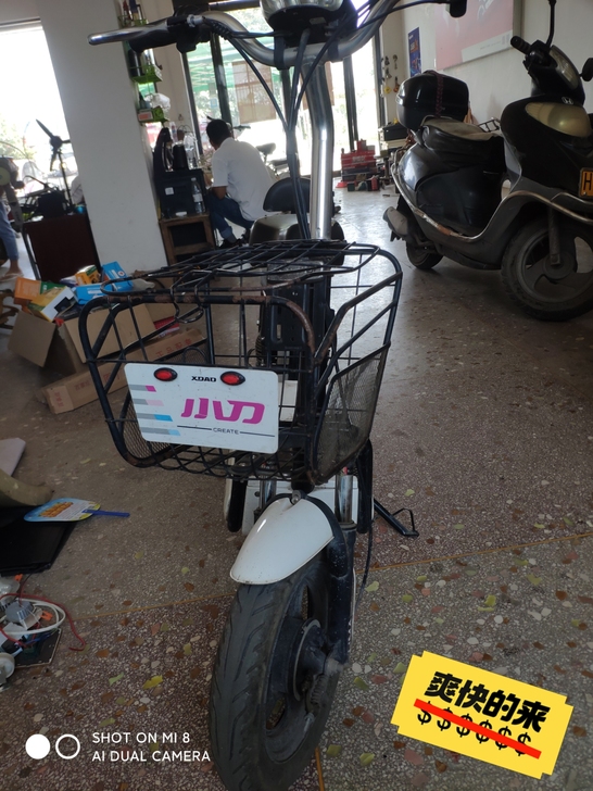 48伏小滑板电动车,前后真空胎,电池能跑5...