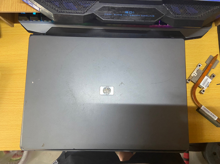 HP520主板完好,内存条光驱什么的都有....
