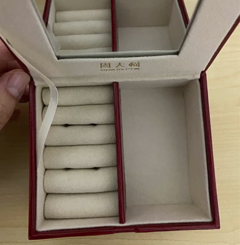 周大福单层首饰盒,九成新,长10cm×宽8...
