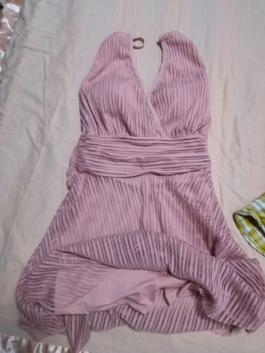女士连体泳衣,40包邮,有胸垫,胸垫我给用...