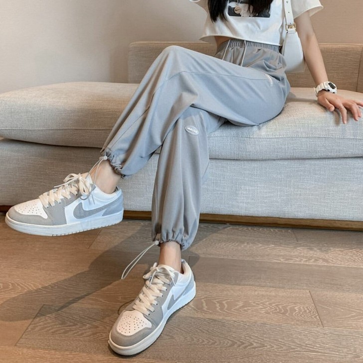 冰丝运动裤女宽松束脚夏季薄款休闲卫裤垂感显...