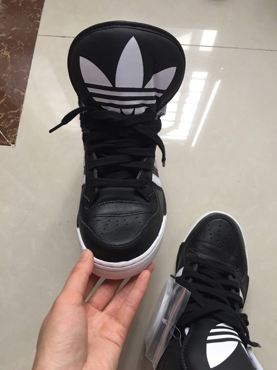 全新转卖!阿迪达斯板鞋女,保证正品,尺码2...
