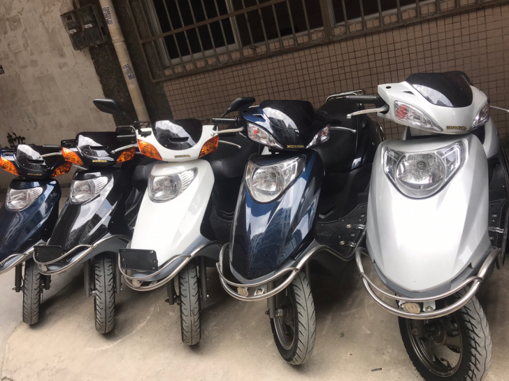 出售二手本田小公主踏板车,几乎全新,喜欢的...