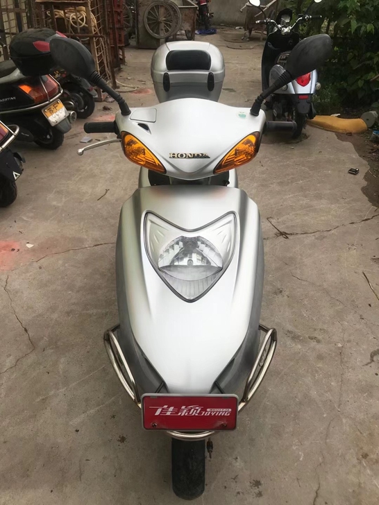 闲置一本五羊本田摩托车整车,正规实体店买的...