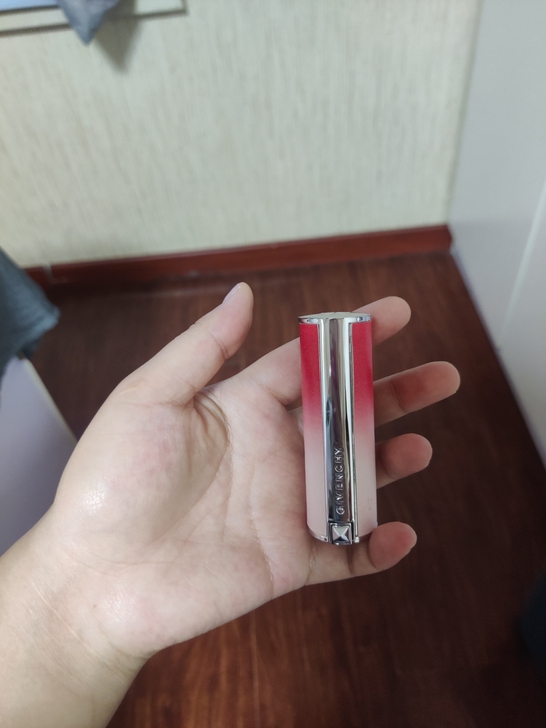 纪梵希渐变小羊皮口红 用过两次  特价不搞...