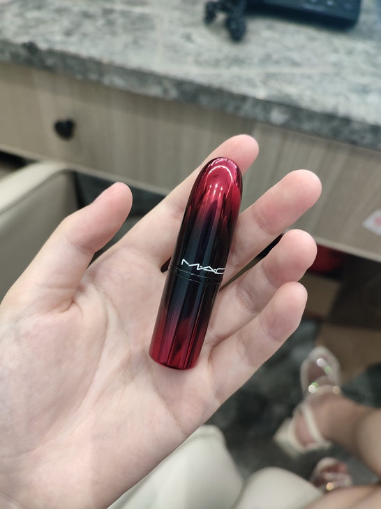 mac口红,用了好几次,现在闲置了