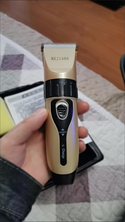全新 理发店不干了清仓处理一批电推子理发器...