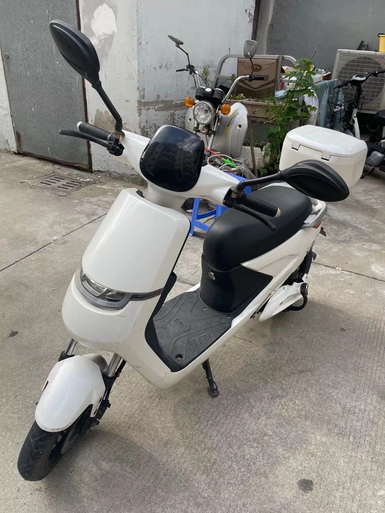出售一辆绿源电动车60v20A可以跑二三十...
