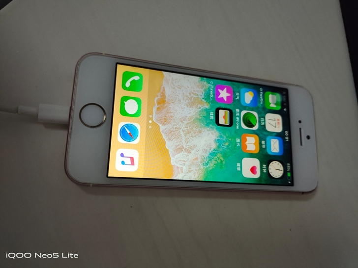 出一部iPhone se 32g游戏机，不...